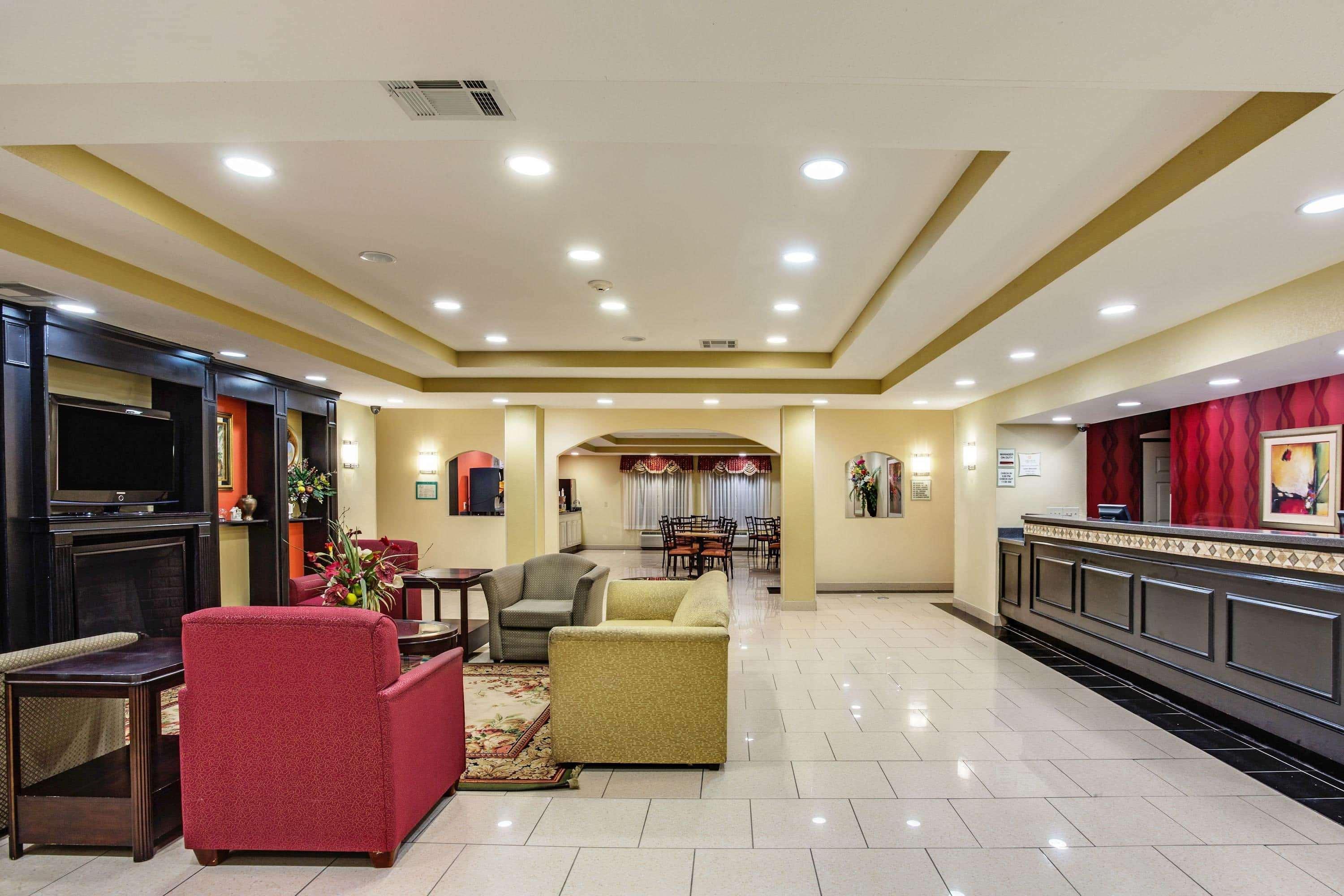 La Quinta By Wyndham Canton Ms Exterior photo